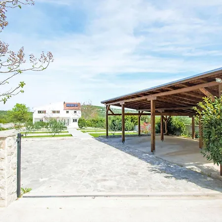 Julija By Interhome * Gacelezi