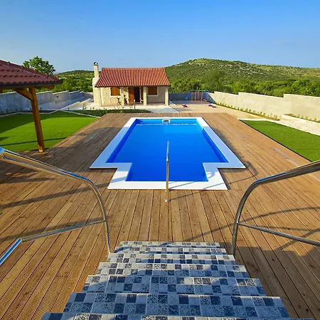 Ferienhaus Julija By Interhome Gacelezi